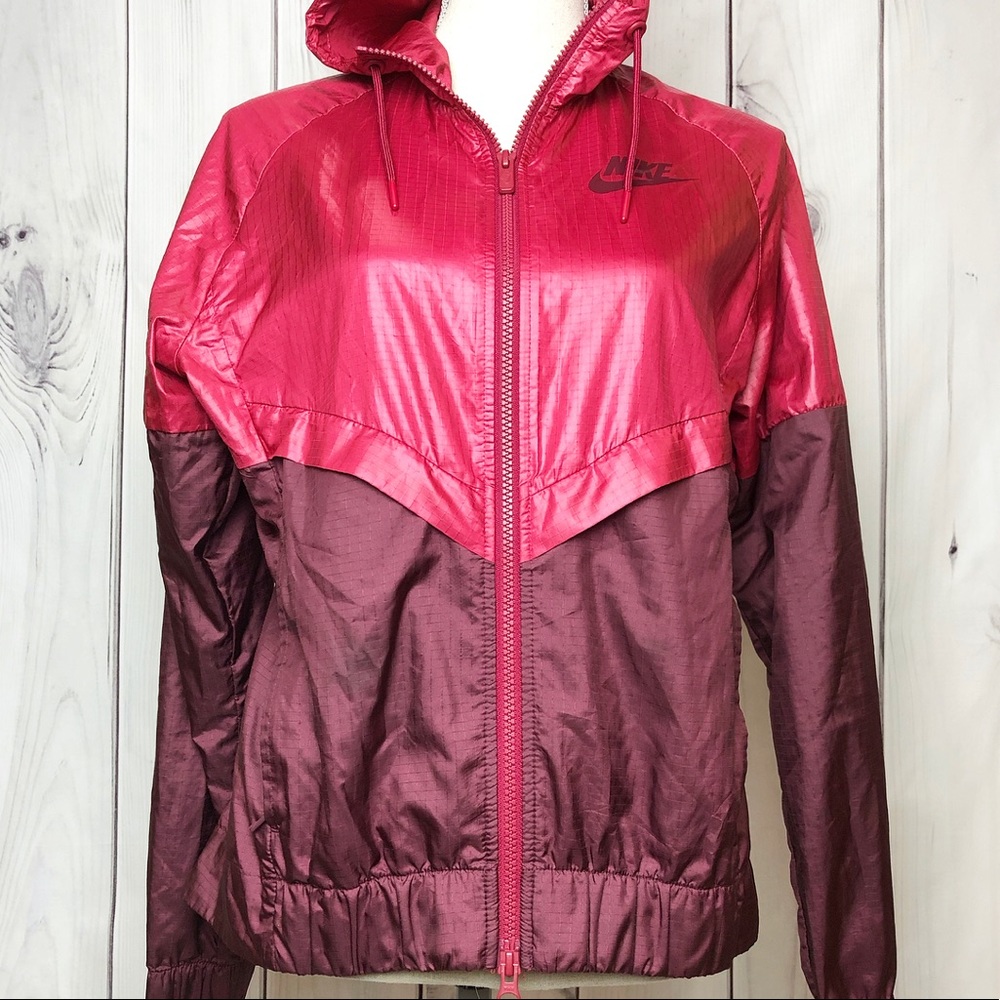 Nike Women’s Hooded Windrunner Jacket
